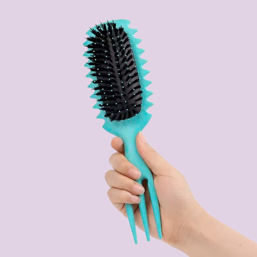 Brosse Spéciale Cheveux Bouclés – Démêlage Doux, Répartition Homogène & Massage du Cuir Chevelu